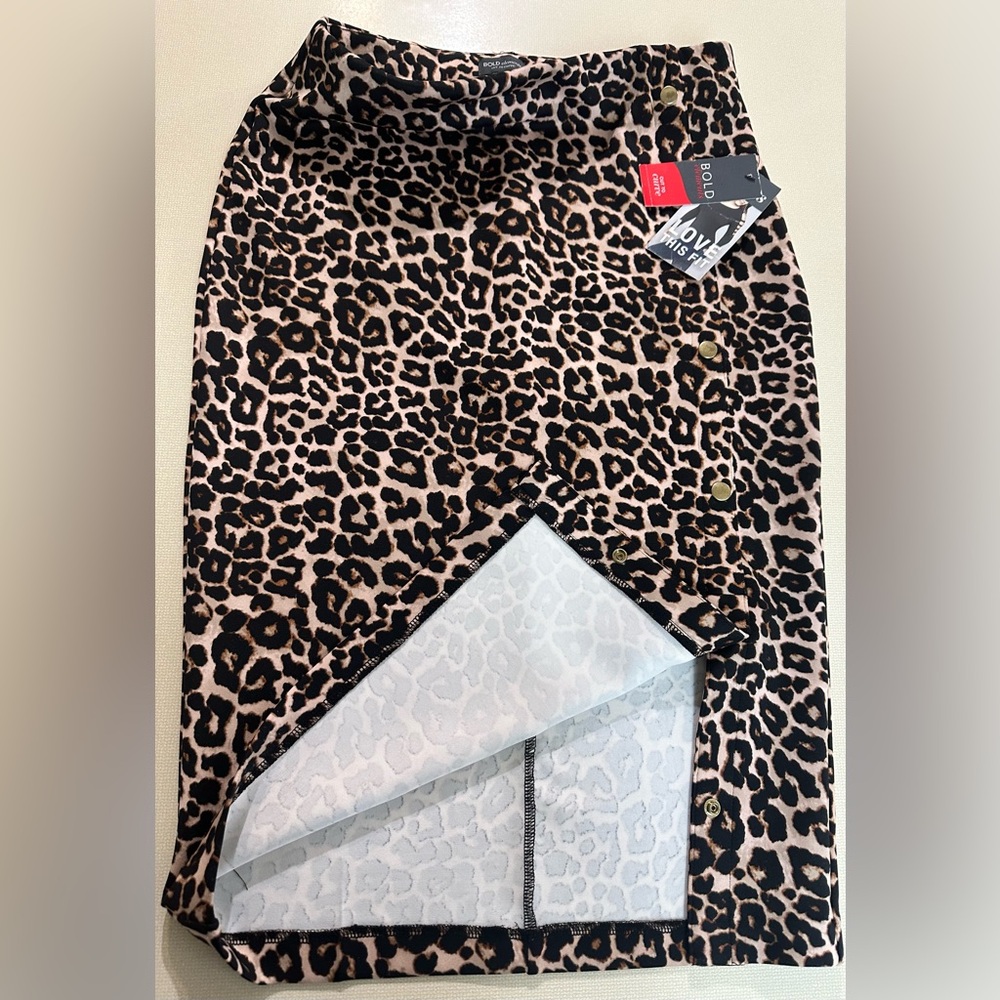 Bold Elements Leopard Women’s Skirt. Size Small